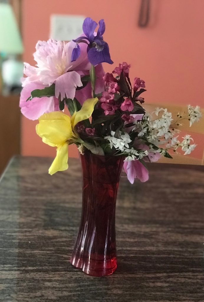spring flowers from my garden in a vase, neversaydiebeauty.com