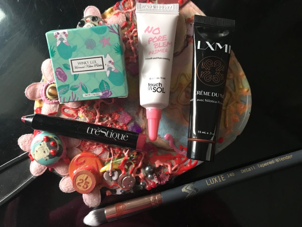 cosmetic items inside my Ipsy bag for September 2018, neversaydiebeauty.com
