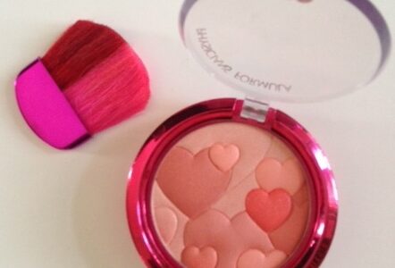 Physicians Formula Happy Booster Blush with mini hearts embossed on the pan, neversaydiebeauty.com