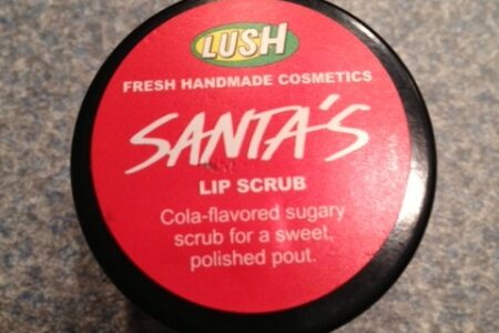 LUSH Santa's Lip Scrub, lip exfoliator