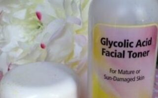 Reviva Labs Glycolic Acid Facial Toner, 5% Cream neversaydiebeauty.com @redAllison