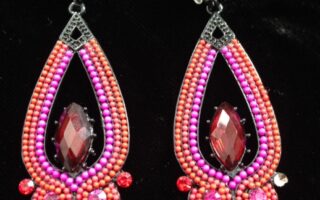 fashion earrings neversaydiebeauty.com @redAllison