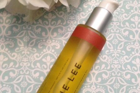 Indie Lee Patchouli Sandalwood Moisturizing Oil neversaydiebeauty.com @redAllison