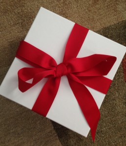 gift box neversaydiebeauty.com