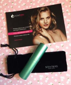 Scentbird perfume subscription service green purse spray neversaydiebeauty.com @redAllison
