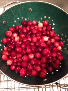 Wash cranberries in colander to clean neversaydiebeauty.com @redAllison
