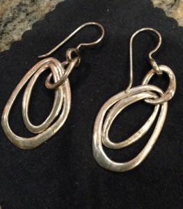 partially cleaned silver earrings neversaydiebeauty.com
