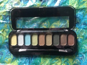 Jesse's Girl "The Eyes Have It" eyeshadow palette with green eyeshadows neversaydiebeauty.com @redAllison
