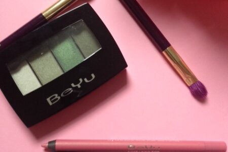 BeYu Cosmetics Color Catch eyeshadow quad #303 with Soft Liner 588 (shell pink) & 667 (turquoise) neversaydiebeauty.com @redAllison