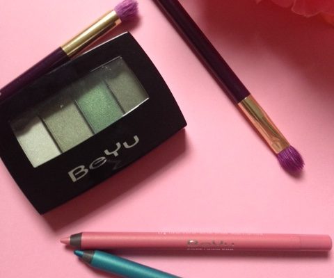 BeYu Cosmetics Color Catch eyeshadow quad #303 with Soft Liner 588 (shell pink) & 667 (turquoise) neversaydiebeauty.com @redAllison