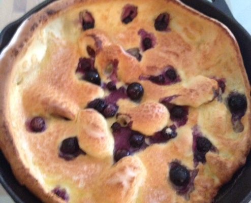 How to make a Dutch baby "pancake" with blueberries neversaydiebeauty.com @redAllison