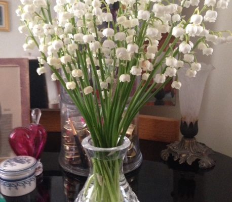 white lilies of the valley in a vase neversaydiebeauty.com @redAllison