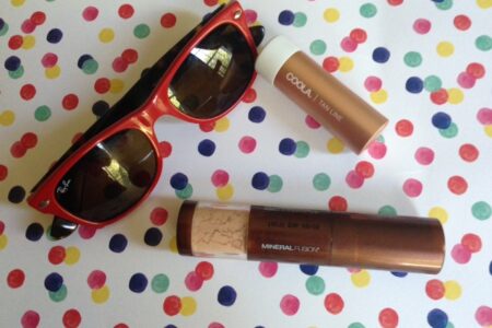 sun protective products: Mineral Fusion Brush-On Sun Defense & Coola Mineral Liplux Tan Line lip balm neversaydiebeauty.com @redAllison