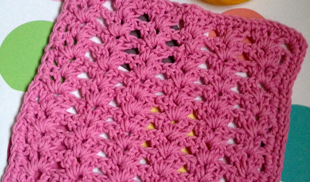 rose pink cotton crocheted shell stitch washcloth neversaydiebeauty.com