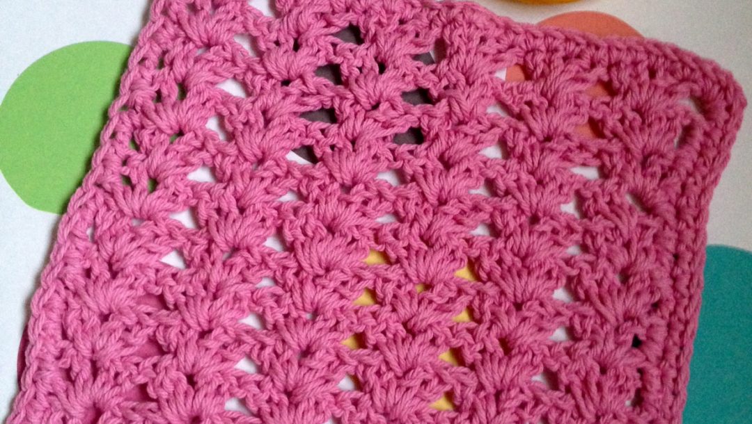 rose pink cotton crocheted shell stitch washcloth neversaydiebeauty.com