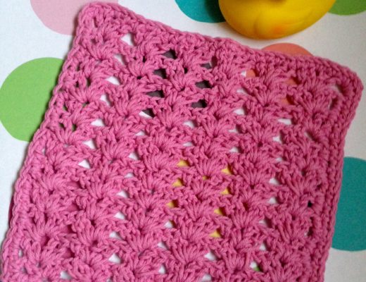rose pink cotton crocheted shell stitch washcloth neversaydiebeauty.com