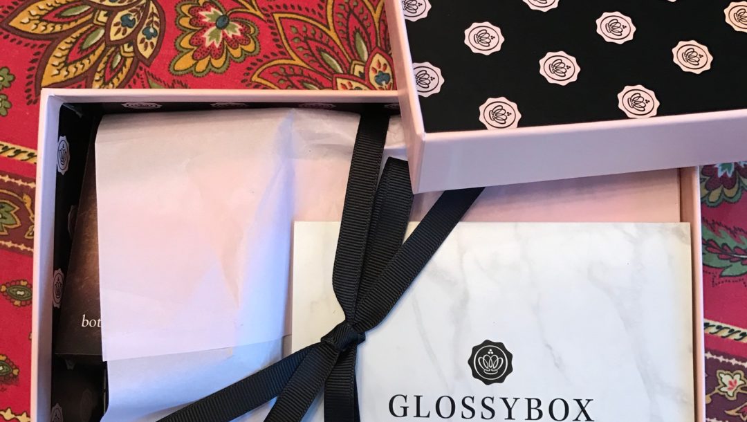 tissue paper wrapped interior of Glossybox October 2016 neversaydiebeauty.com