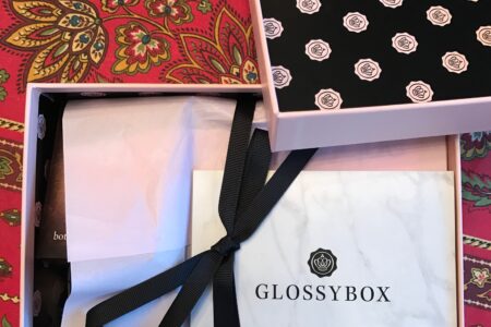 tissue paper wrapped interior of Glossybox October 2016 neversaydiebeauty.com