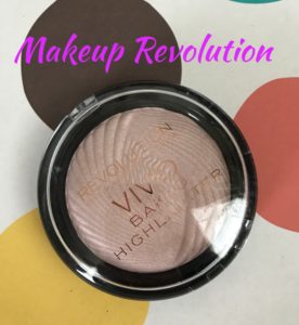 Makeup Revolution Highlighter compact neversaydiebeauty.com
