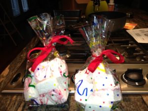 homemade marshmallows in gift bags, neversaydiebeauty.com