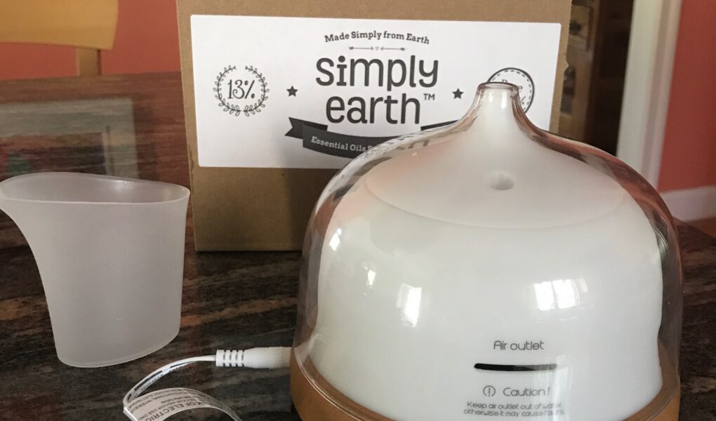 Simply Earth recipe box & diffuser kit, neversaydiebeauty.com