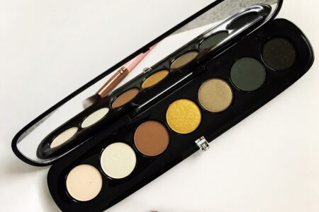 Marc Jacobs Beauty Eye-Conic Edgitorial eyeshadow palette open to show the green-gold shades and mirror, neversaydiebeauty.com