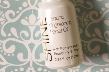 closeup bottle of Shine Brightening Oil, neversaydiebeauty.com