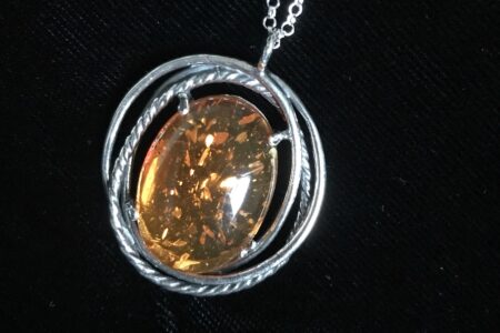 detail of amber pendant from Uno Alla Volta, neversaydiebeauty.com