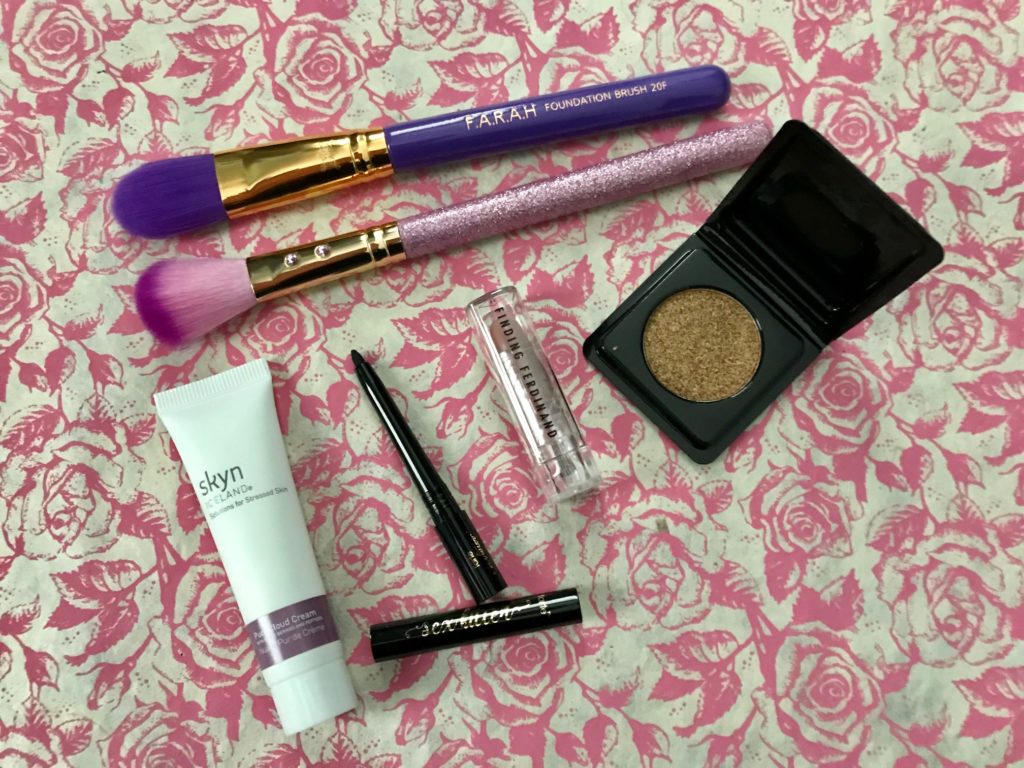 the makeup and brushes I got in my Ipsy "Create" bag for March 2018, neversaydiebeauty.com