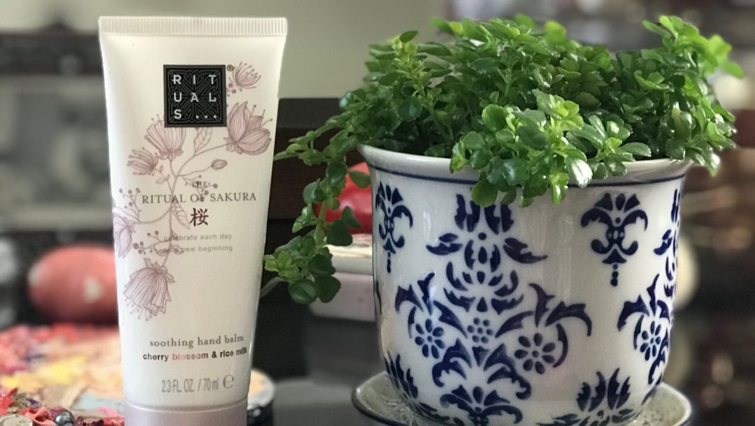 Luske Der er en tendens Rejse RITUALS The Ritual of Sakura Soothing Hand Balm: A Dutch Brand! – Never Say  Die Beauty