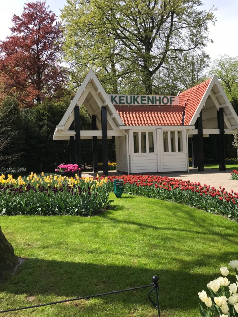 entrance to Keukenhof gardens in Lisse Holland, neversaydiebeauty.com