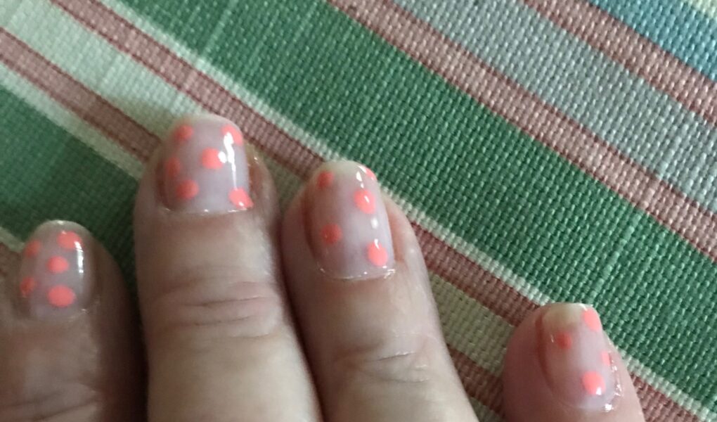 sheer background polka dot manicure, neversaydiebeauty.com