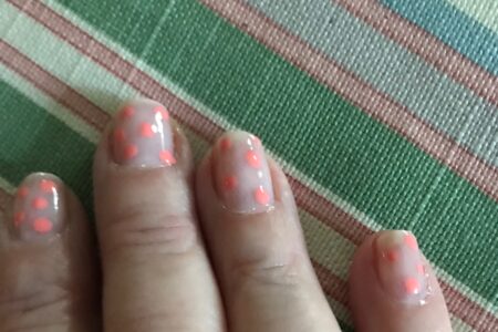 sheer background polka dot manicure, neversaydiebeauty.com