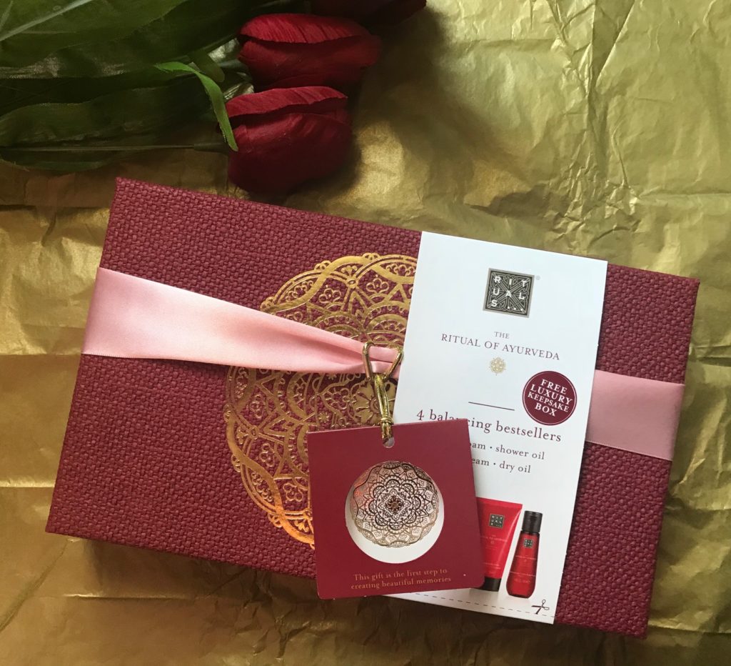 Rituals of Ayurveda Balancing Treat Gift Set red and gold box and gift tag, neversaydiebeauty.com