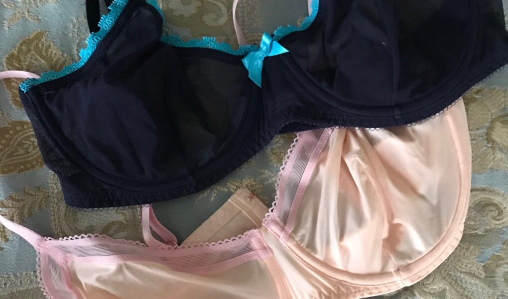 Savage x Fenty underwire unlined bras in peach and navy blue, neversaydiebeauty.com