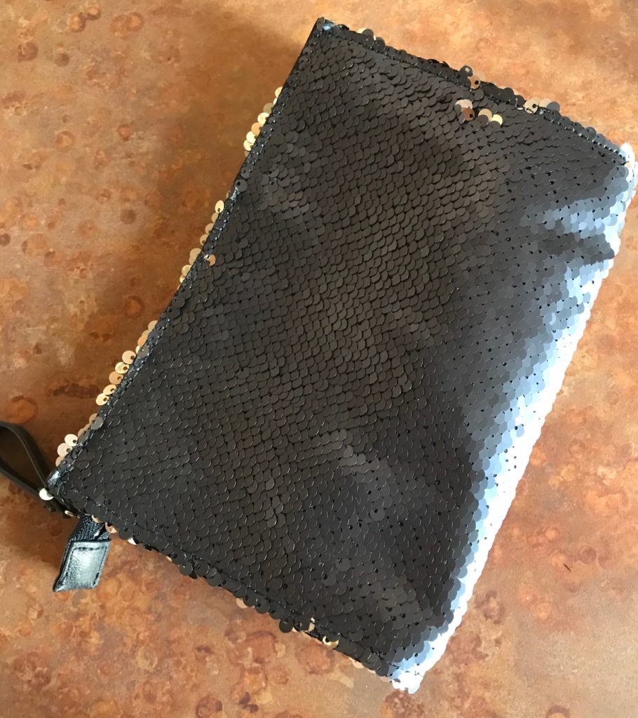 navy blue clutch bag from the Ipsy Glam Bag Plus for December 2018, neversaydiebeauty.com