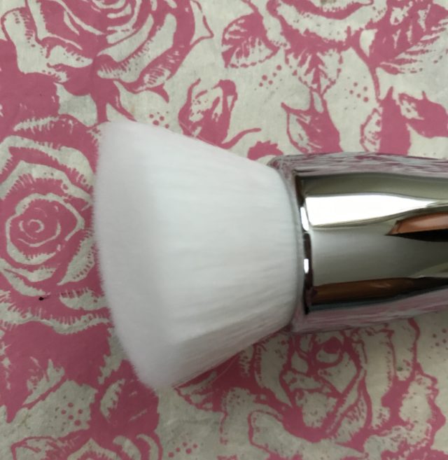 closeup of the white bristles of the slant top kabuki foundation brush from IT Cosmetics, neversaydiebeauty.com