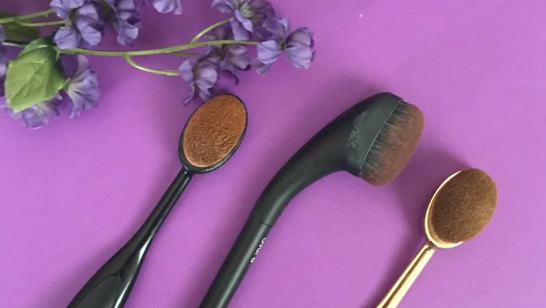 curved neck of the Artis Brushcraft Oval 6 makeup brush compared to two knockoffs that are more similar to the Artis Elite Oval 6, neversaydiebeauty.com