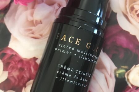 black plastic pump bottle of Graydon Face Glow