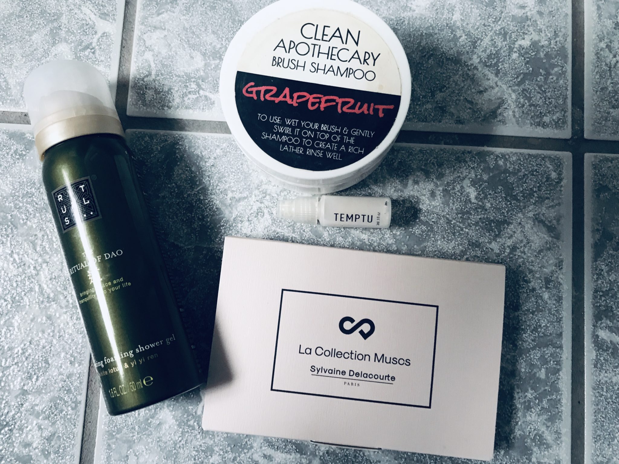 beauty empties: shower foam, brush shampoo and fragrance discovery set emptied in November 2019