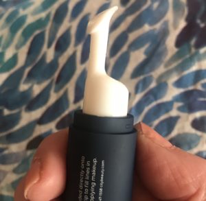 side view of the tip of the pump applicator of City Beauty Line-Blurring Wrinkle Filler