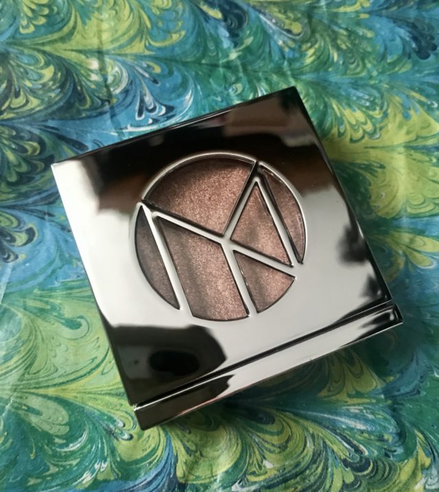 luxurious metal compact for Il Makiage eyeshadow in shade, Shopaholic