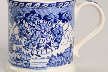 1985 Crabtree & Evelyn Annual Mug